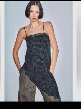 TREND ZARA NWT POLKA DOT ASYMMETRICAL TOP 2025 COLLECTION  SIZE XS 
🚨firm price
